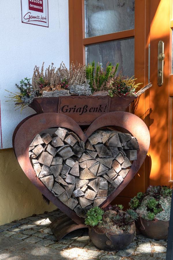 Zum Fally - Landgasthof Kirchberg am Wechsel Buitenkant foto