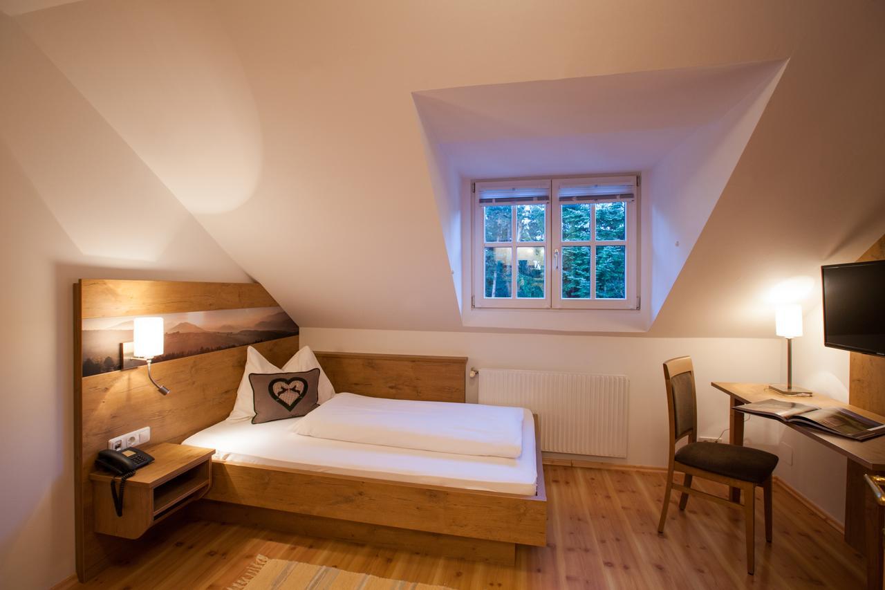 Zum Fally - Landgasthof Kirchberg am Wechsel Buitenkant foto
